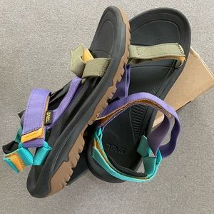 Teva Hurricane XLT2 sandals, Women’s size 8/Men’s size 6, preloved